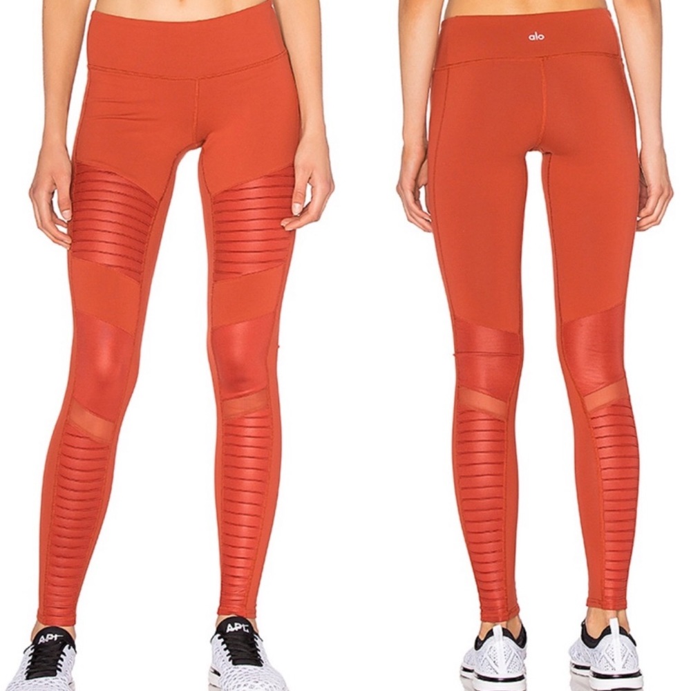 Alo Moto Leggings In Sunbaked Glossy Size S